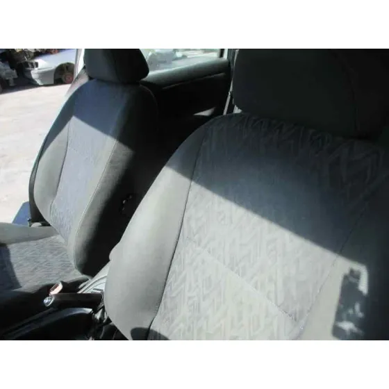 FORD MONDEO FAMILIAR (GD) '2000 AMBIENTE PLATA