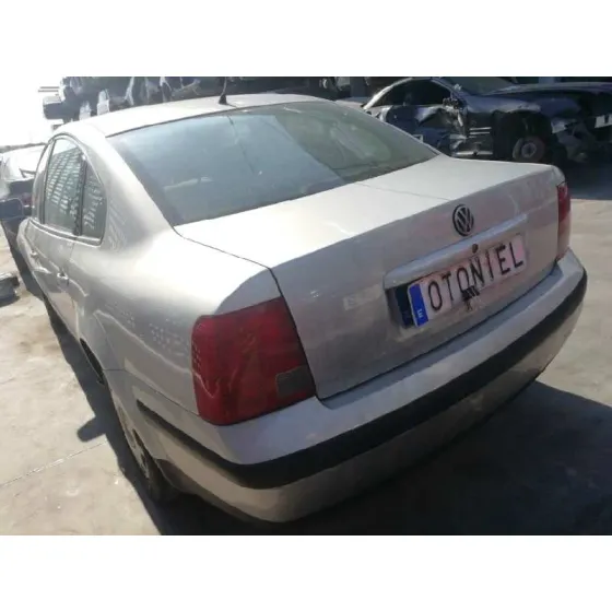 VOLKSWAGEN PASSAT BERLINA (3B2) '1998 1.9 TDI GRIS