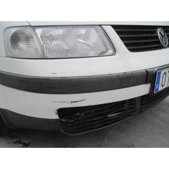 VOLKSWAGEN PASSAT BERLINA (3B2) '1999 COMFORTLINE BLANCO