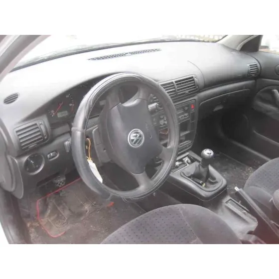 VOLKSWAGEN PASSAT BERLINA (3B2) '1999 COMFORTLINE BLANCO