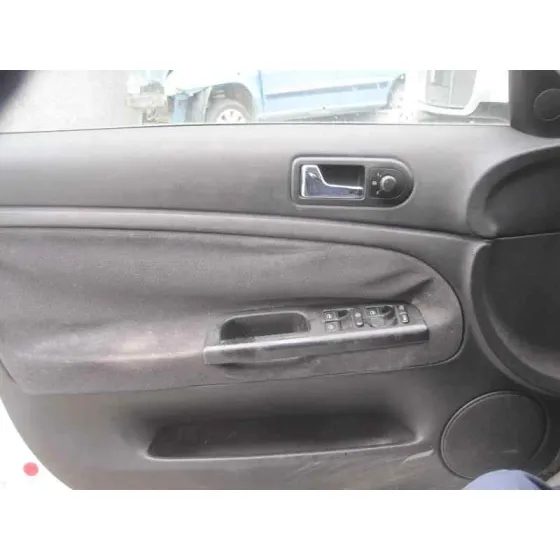 VOLKSWAGEN PASSAT BERLINA (3B2) '1999 COMFORTLINE BLANCO