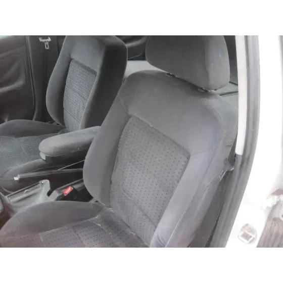 VOLKSWAGEN PASSAT BERLINA (3B2) '1999 COMFORTLINE BLANCO