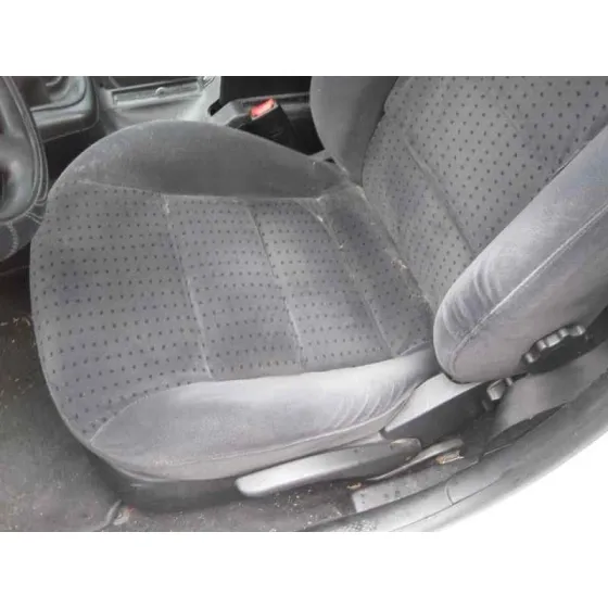 VOLKSWAGEN PASSAT BERLINA (3B2) '1999 COMFORTLINE BLANCO
