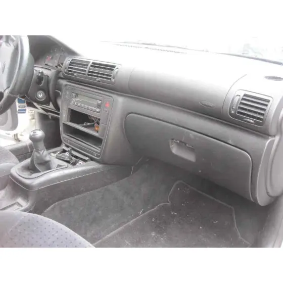 VOLKSWAGEN PASSAT BERLINA (3B2) '1999 COMFORTLINE BLANCO