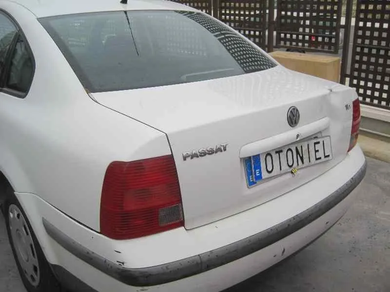 VOLKSWAGEN PASSAT BERLINA (3B2) '1999 COMFORTLINE BLANCO