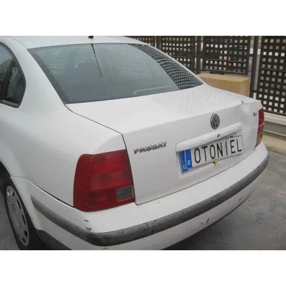 VOLKSWAGEN PASSAT BERLINA (3B2) '1999 COMFORTLINE BLANCO