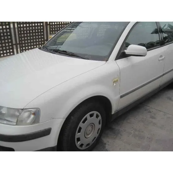 VOLKSWAGEN PASSAT BERLINA (3B2) '1999 COMFORTLINE BLANCO