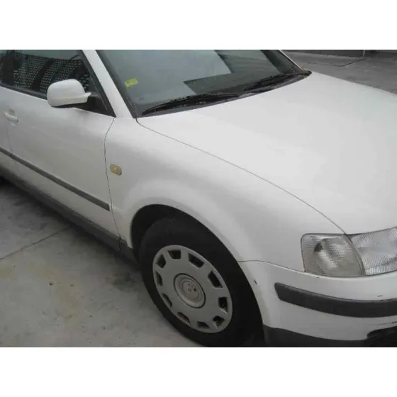 VOLKSWAGEN PASSAT BERLINA (3B2) '1999 COMFORTLINE BLANCO