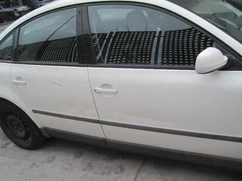 VOLKSWAGEN PASSAT BERLINA (3B2) '1999 COMFORTLINE BLANCO