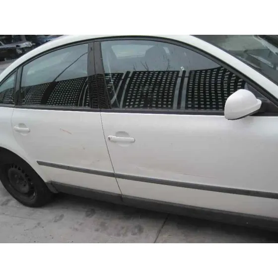 VOLKSWAGEN PASSAT BERLINA (3B2) '1999 COMFORTLINE BLANCO
