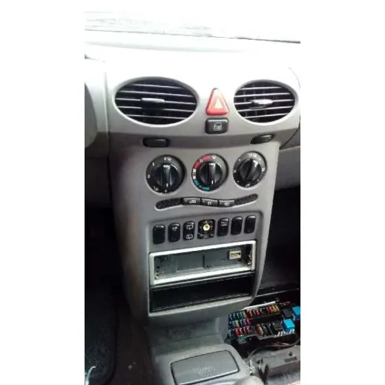 MERCEDES CLASE A (W168) '2000 140 (168.031) NEGRO
