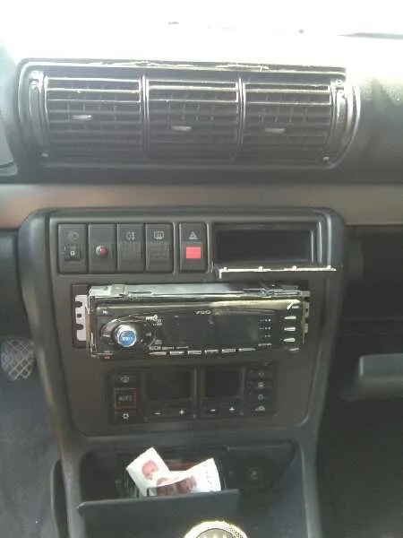 AUDI A4 BERLINA (B5) AUDI A4 BERLINA (B5) '1999 1.8 BLANCO 1994