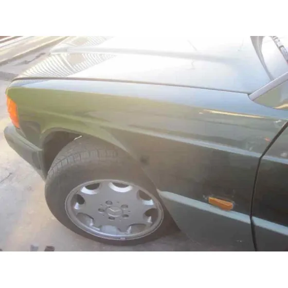 MERCEDES CLASE C (W201) BERLINA '1992 2.5 D 190 (201.126) VERDE