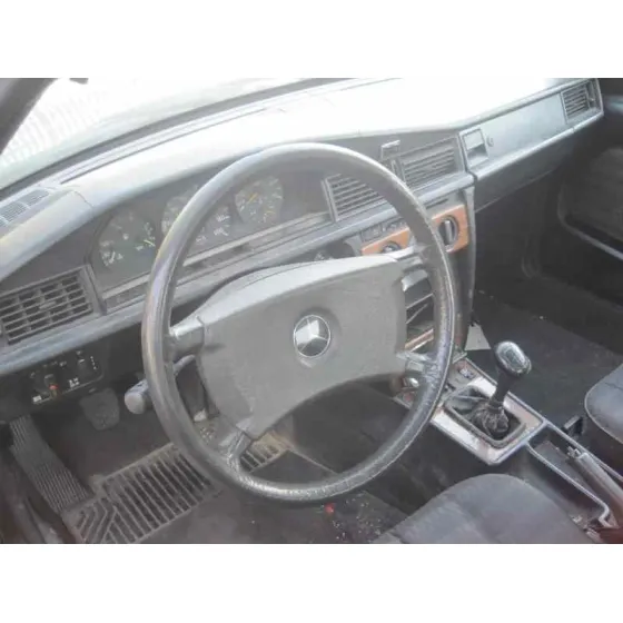 MERCEDES CLASE C (W201) BERLINA '1992 2.5 D 190 (201.126) VERDE