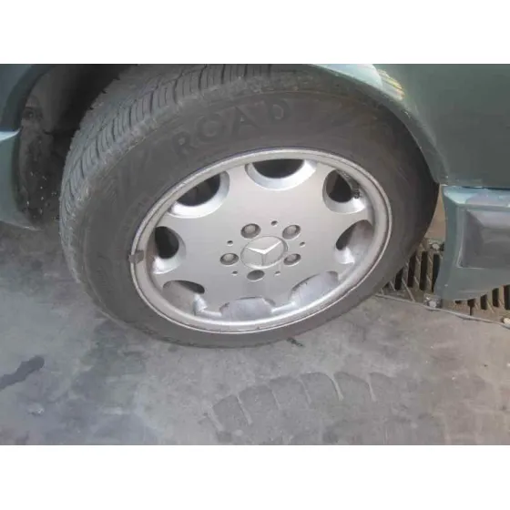 MERCEDES CLASE C (W201) BERLINA '1992 2.5 D 190 (201.126) VERDE
