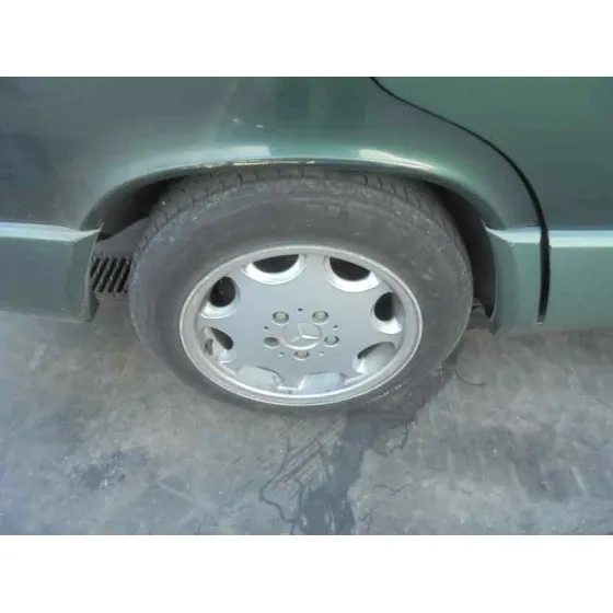MERCEDES CLASE C (W201) BERLINA '1992 2.5 D 190 (201.126) VERDE