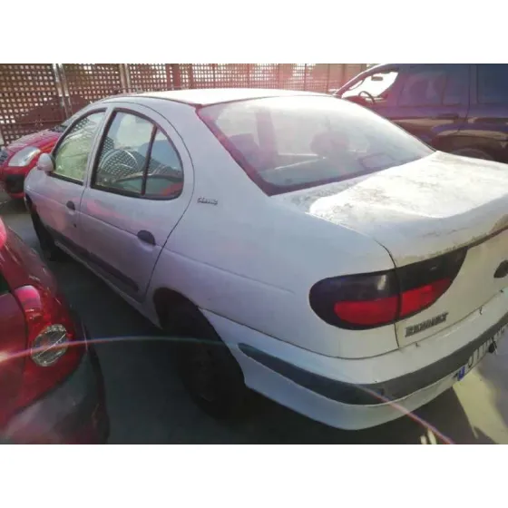 RENAULT MEGANE I CLASSIC (LA0) '1998 2.0 CAT BLANCO