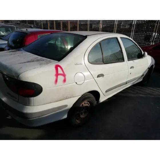 RENAULT MEGANE I CLASSIC (LA0) '1998 2.0 CAT BLANCO