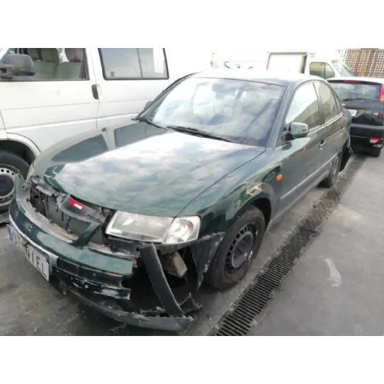 VOLKSWAGEN PASSAT BERLINA (3B2) '1997 1.9 TDI VERDE