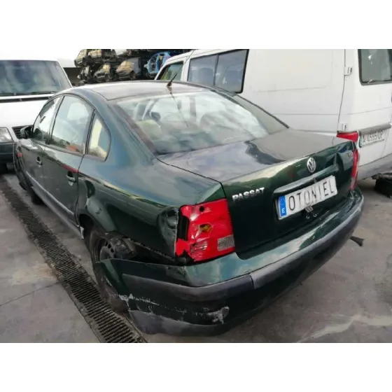 VOLKSWAGEN PASSAT BERLINA (3B2) '1997 1.9 TDI VERDE