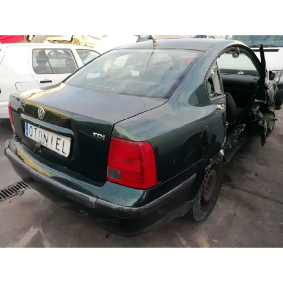VOLKSWAGEN PASSAT BERLINA (3B2) '1997 1.9 TDI VERDE