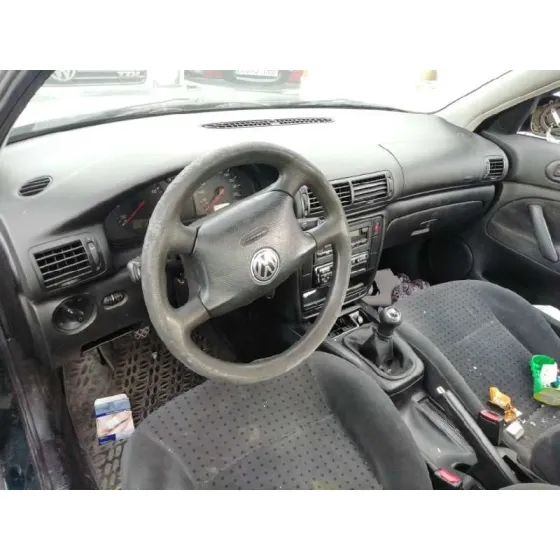 VOLKSWAGEN PASSAT BERLINA (3B2) '1997 1.9 TDI VERDE