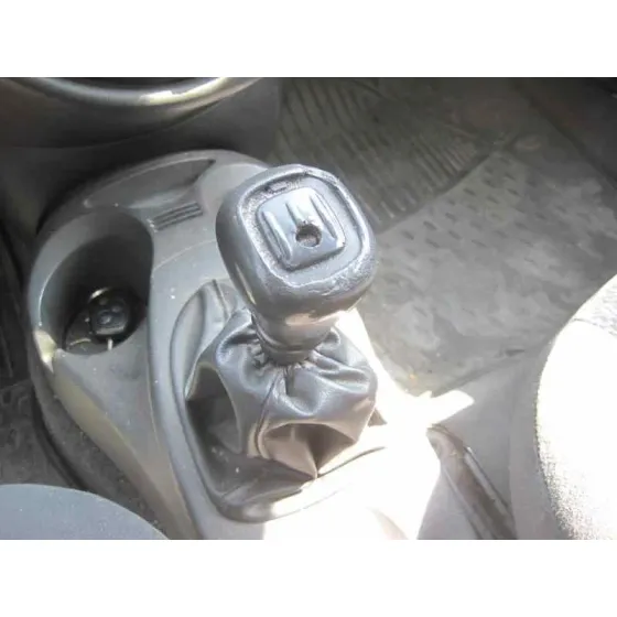 FORD FOCUS BERLINA (CAK) '1999 GHIA VERDE