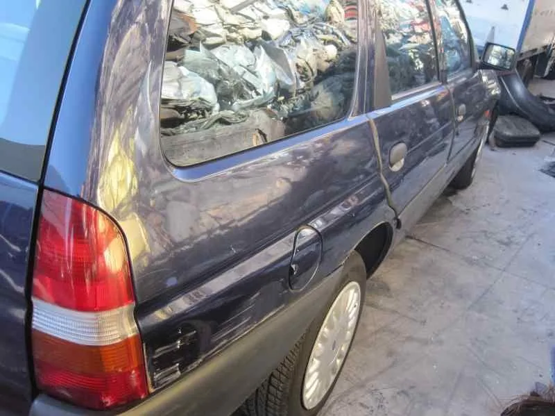 FORD ESCORT BERL./TURNIER FORD ESCORT BERL./TURNIER '1998 ATLANTA GHIA BERLINA AZUL 1995