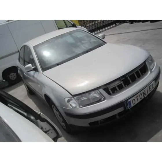 VOLKSWAGEN PASSAT BERLINA (3B2) '2000 BERLINA GRIS