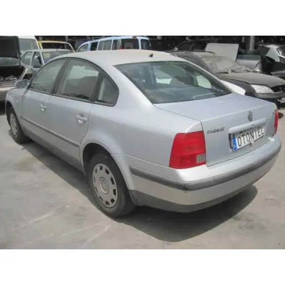 VOLKSWAGEN PASSAT BERLINA (3B2) '2000 BERLINA GRIS