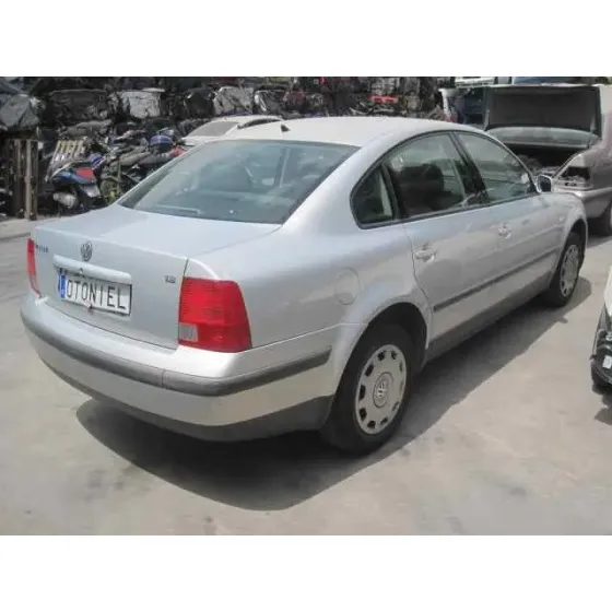 VOLKSWAGEN PASSAT BERLINA (3B2) '2000 BERLINA GRIS