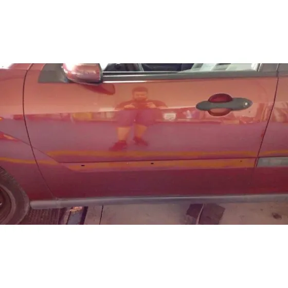 FORD FOCUS BERLINA (CAK) '2000 AMBIENTE GRANATE