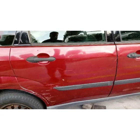 FORD FOCUS BERLINA (CAK) '2000 AMBIENTE GRANATE