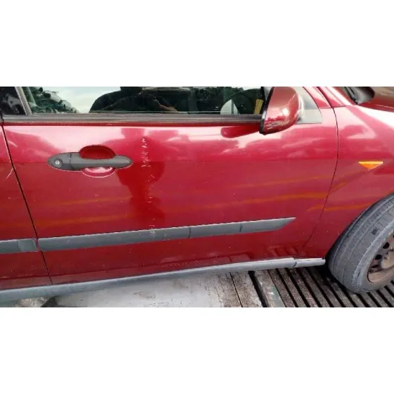 FORD FOCUS BERLINA (CAK) '2000 AMBIENTE GRANATE