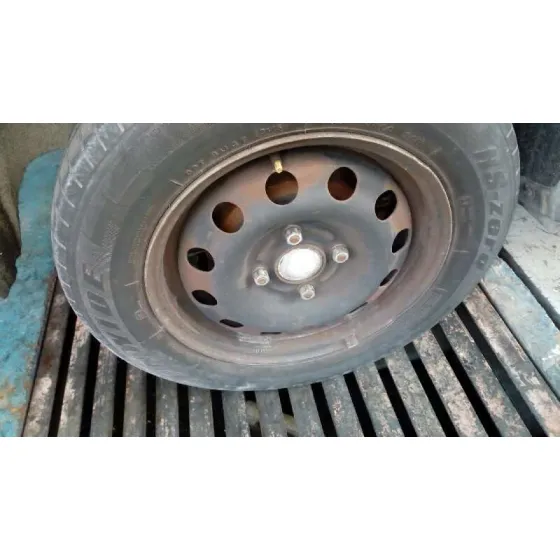 FORD FOCUS BERLINA (CAK) '2000 AMBIENTE GRANATE