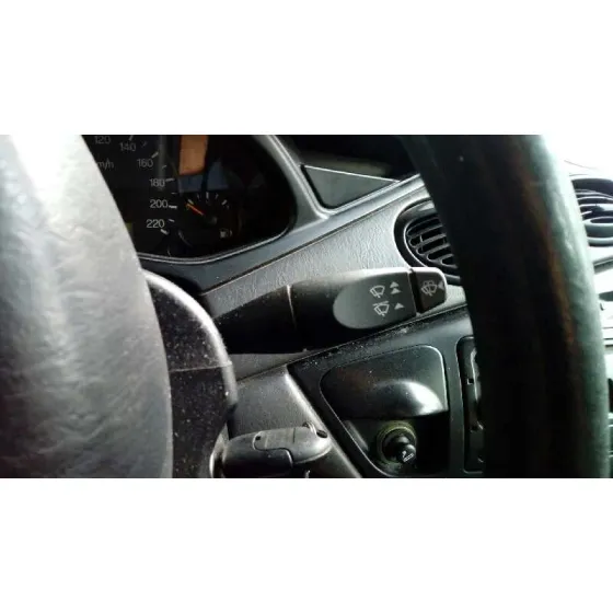 FORD FOCUS BERLINA (CAK) '2000 AMBIENTE GRANATE