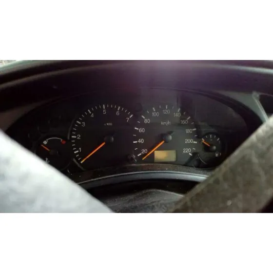 FORD FOCUS BERLINA (CAK) '2000 AMBIENTE GRANATE