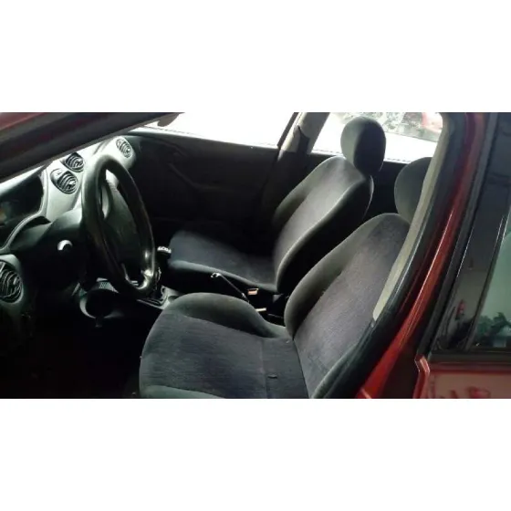 FORD FOCUS BERLINA (CAK) '2000 AMBIENTE GRANATE