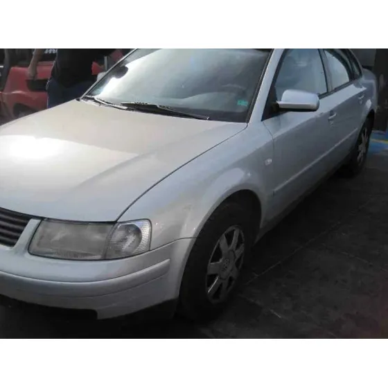 VOLKSWAGEN PASSAT BERLINA (3B2) '2000 HIGHLINE SYNCRO / 4MOTION GRIS