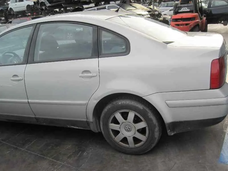 VOLKSWAGEN PASSAT BERLINA (3B2) '2000 HIGHLINE SYNCRO / 4MOTION GRIS