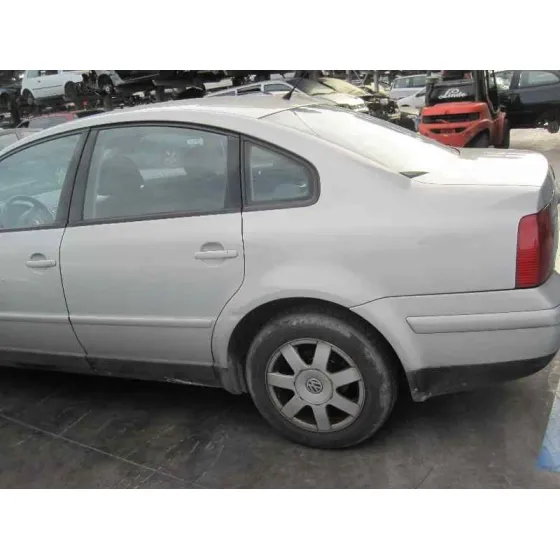 VOLKSWAGEN PASSAT BERLINA (3B2) '2000 HIGHLINE SYNCRO / 4MOTION GRIS