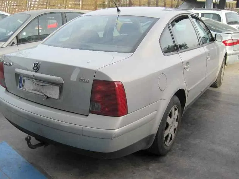 VOLKSWAGEN PASSAT BERLINA (3B2) '2000 HIGHLINE SYNCRO / 4MOTION GRIS