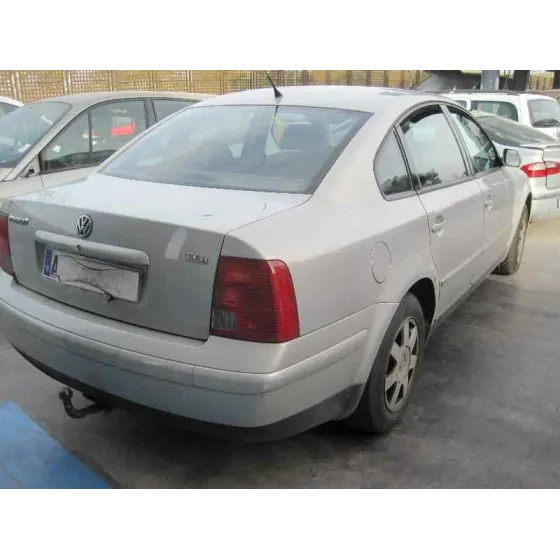 VOLKSWAGEN PASSAT BERLINA (3B2) '2000 HIGHLINE SYNCRO / 4MOTION GRIS
