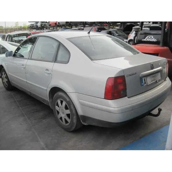 VOLKSWAGEN PASSAT BERLINA (3B2) '2000 HIGHLINE SYNCRO / 4MOTION GRIS