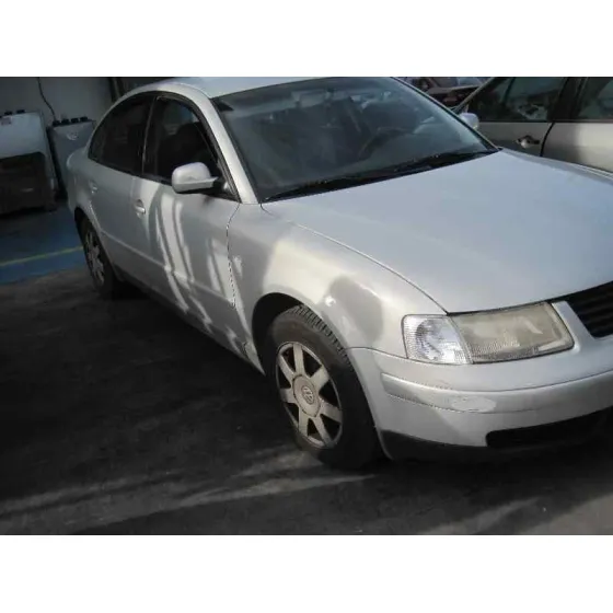 VOLKSWAGEN PASSAT BERLINA (3B2) '2000 HIGHLINE SYNCRO / 4MOTION GRIS