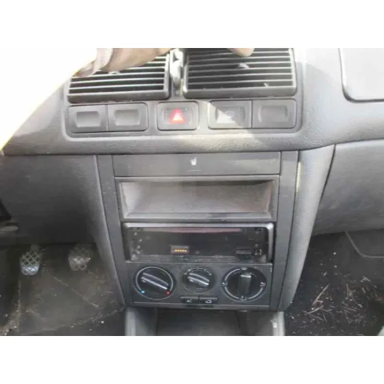 VOLKSWAGEN GOLF IV BERLINA (1J1) '1998 BASICO BLANCO