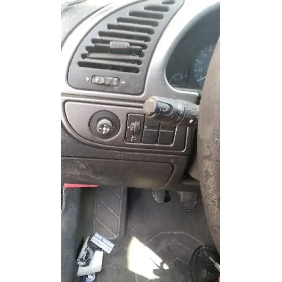 CITROEN XSARA BERLINA '2000 1.9TD ATTRACTION PLATA