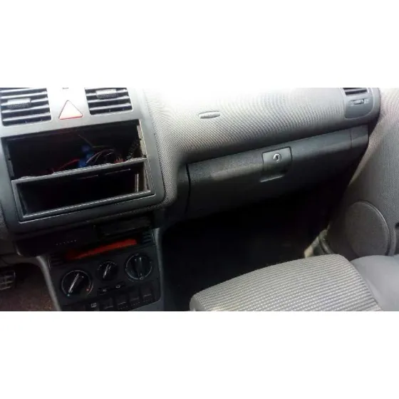 VOLKSWAGEN POLO BERLINA (6N2) '2000 CONCEPTLINE NEGRO