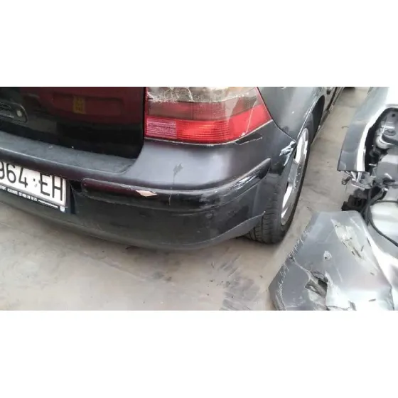 VOLKSWAGEN GOLF IV BERLINA (1J1) '2000 HIGHLINE BLANCO