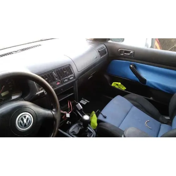 VOLKSWAGEN GOLF IV BERLINA (1J1) '2000 HIGHLINE BLANCO